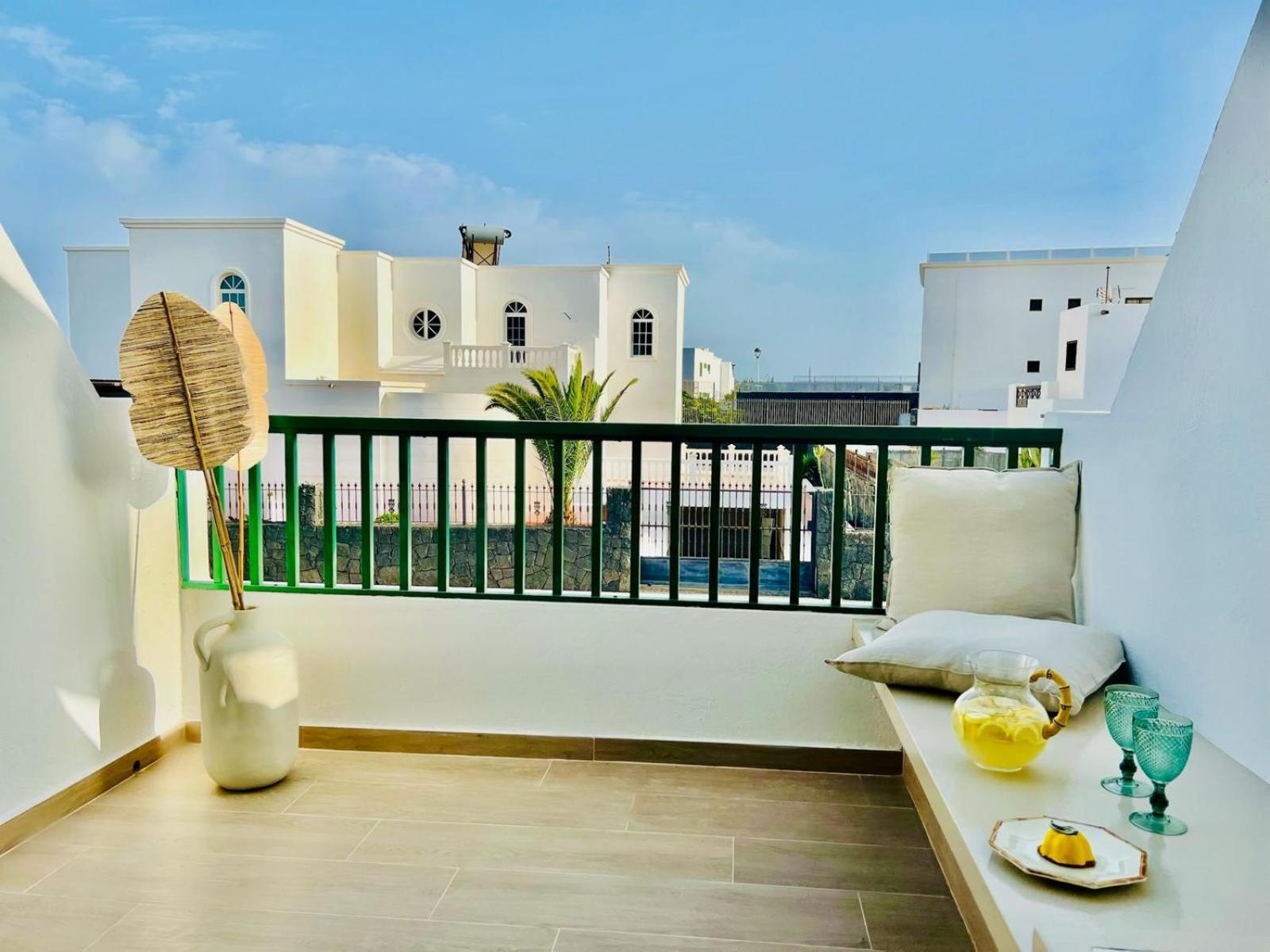 Canaryislandshost l Mare Suites Lanzarote Puerto del Carmen  Esterno foto